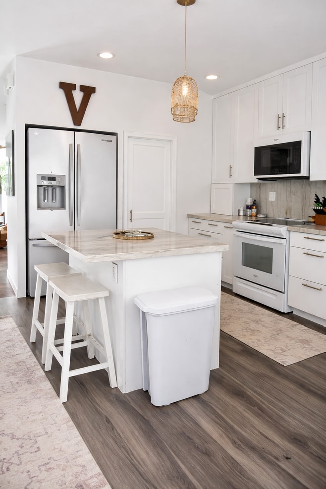 cocina - 1070 Awawamalu St