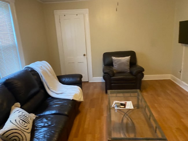 Photo - 105-107-107 Evergreen Ave Unit 1