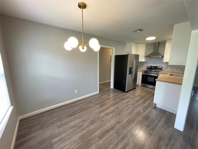 Photo - 8436 Jamestown Dr