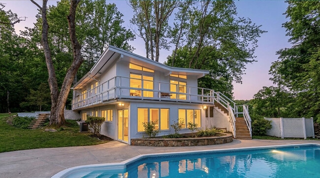 Building Photo - 10903 Beach Mill Rd