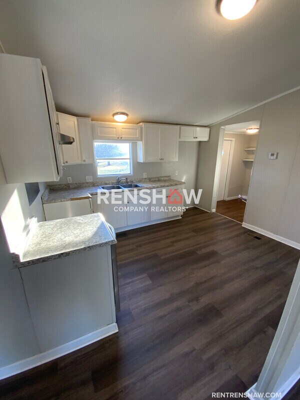 Photo - 122 N West St