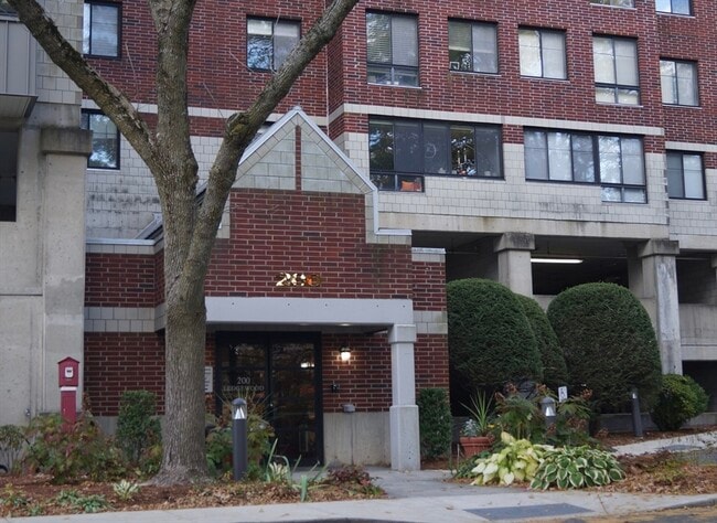 Building Photo - 200 Ledgewood Dr Unit 205