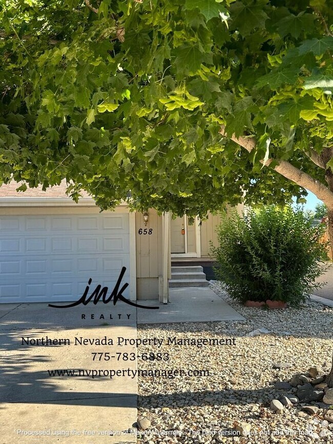 Building Photo - N. Saliman Townhouse for Rent in Carson City