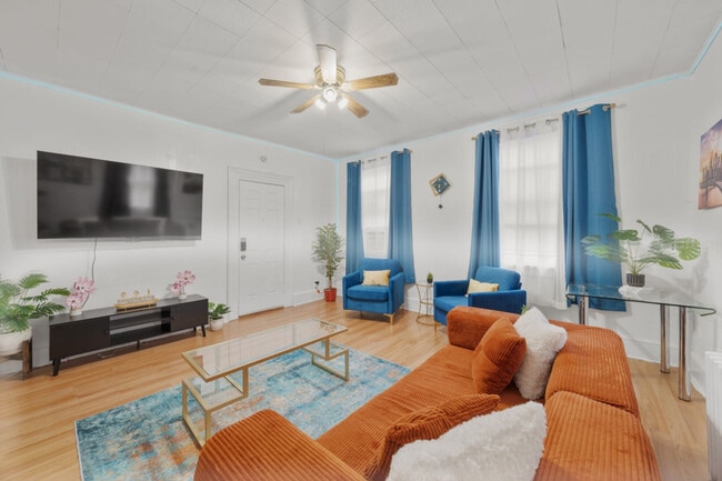 Photo - 21 Lord Ave Unidad ID1373037P