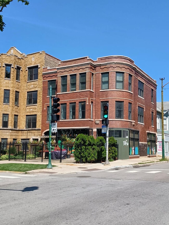 Building Photo - 2800 W Logan Blvd Unit 2