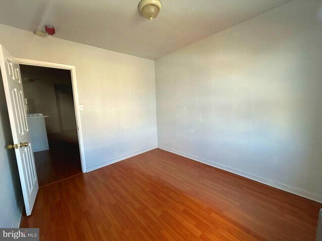 Photo - 510 W Girard Ave