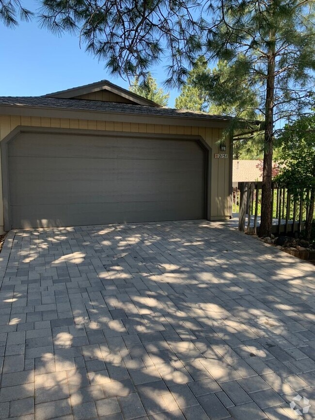 Building Photo - Beautiful Country Club  Home