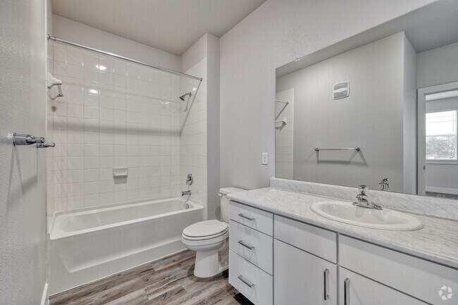 3HAB, 2BA - 1181SF