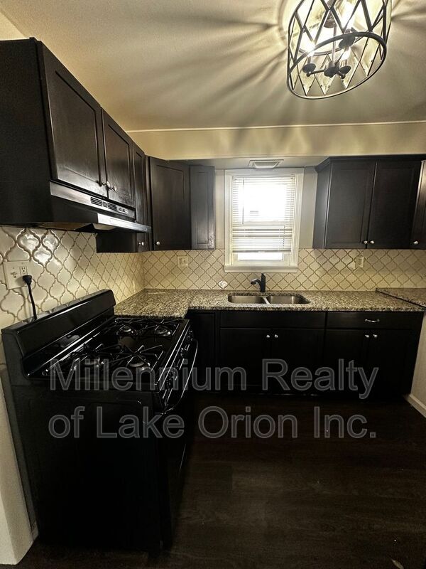 Photo - 111 W Cornell Ave