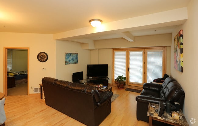 Living room - 22 Dayton