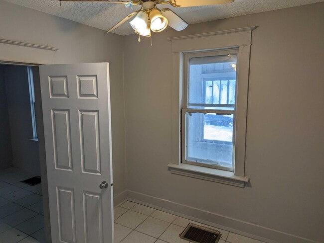 Building Photo - 1725 Ottawa St