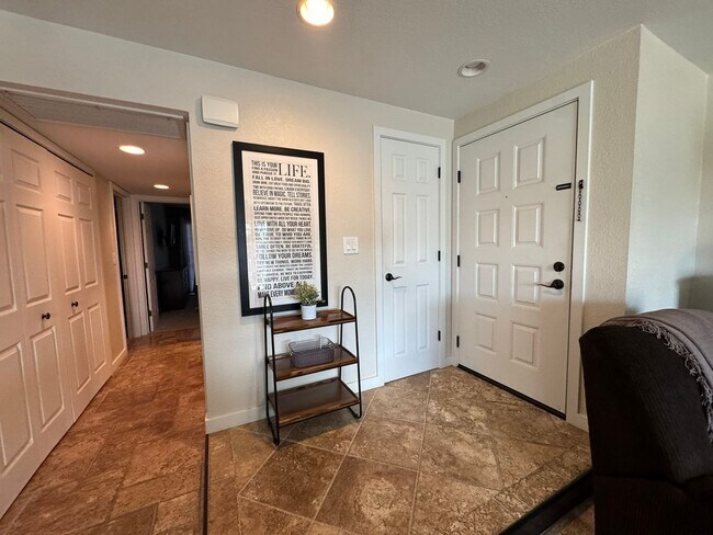 Photo - Riverfront 2BR Condo Great Views, Luxury Furnished incl UTILITIES Unit F5