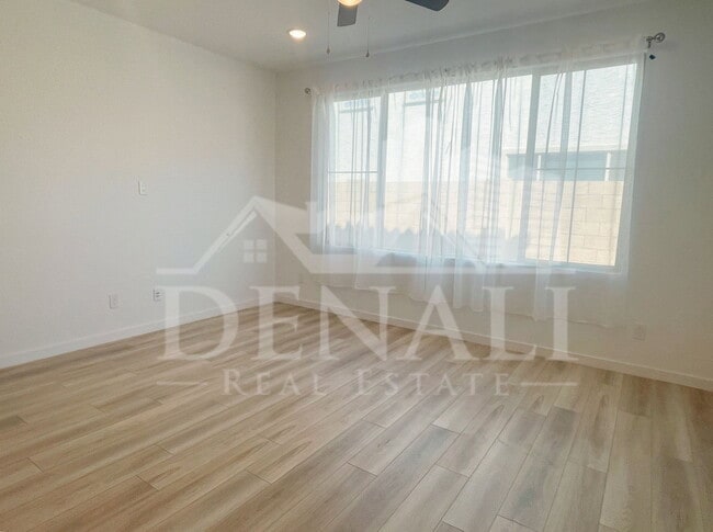 Photo - 1365 W Bluejay Dr