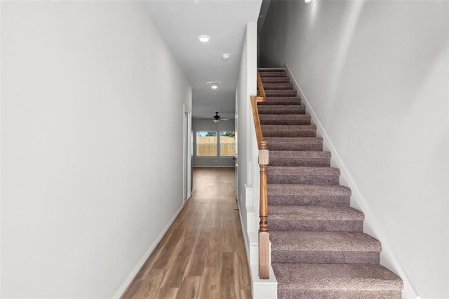 Photo - 214 W Lewis St