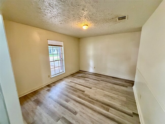 Photo - 5015 Glendower Dr