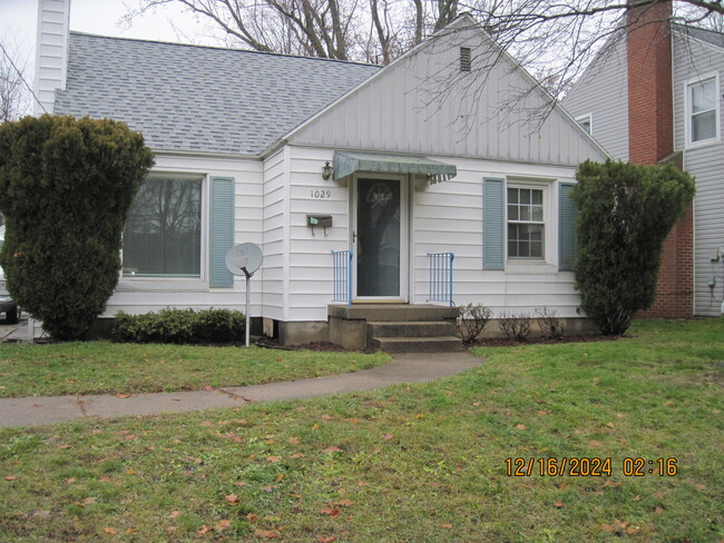 Photo - 1029 Edna St SE House