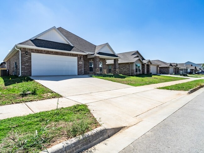 Building Photo - 2101 Wildflower Dr