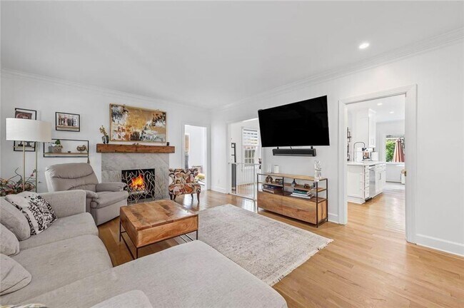 Photo - 346 Redland Rd NW