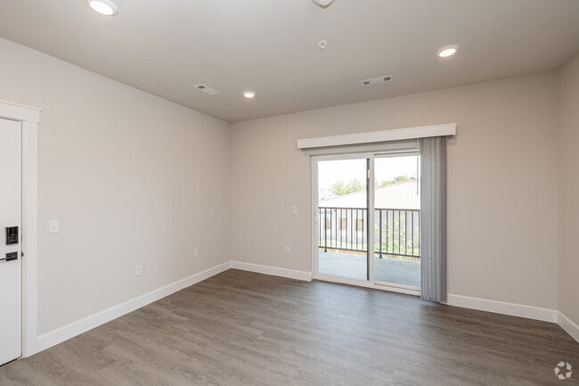 1BR, 1BA - 710SF - Living Room - 102 West Crossing Apartments