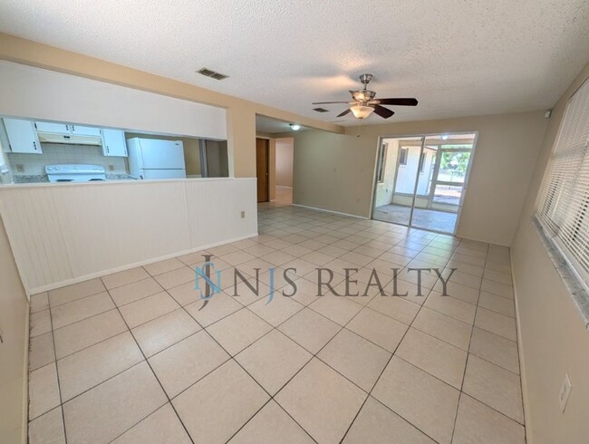 Photo - 11621 Meadow Dr