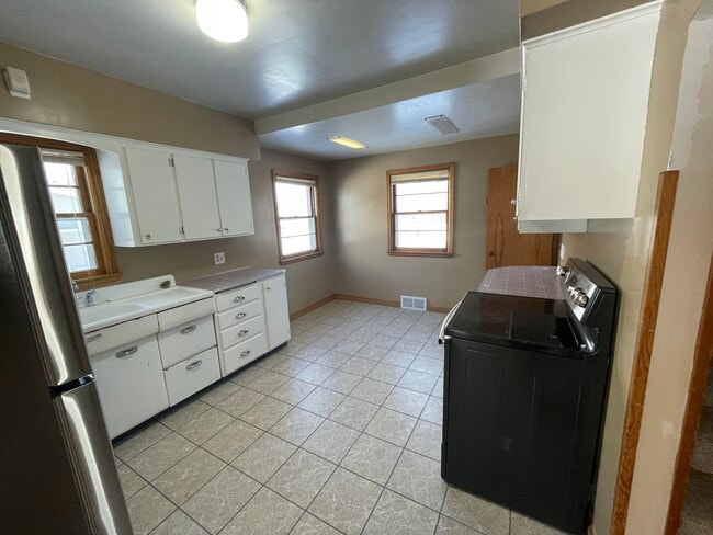 Photo - 505 1st St NE