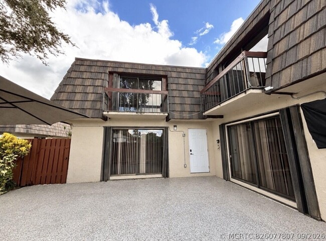 4039 Palm Bay Cir