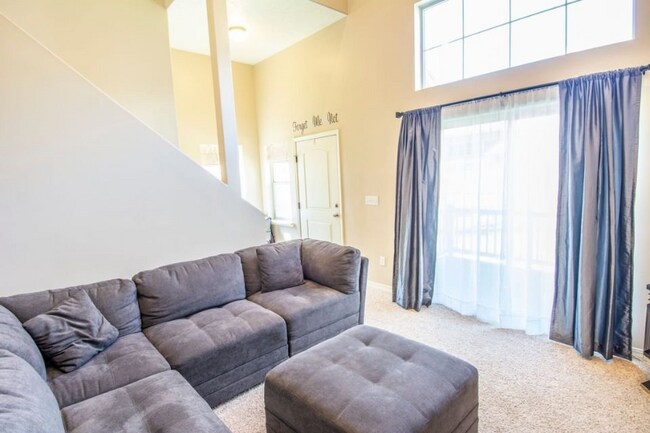 Photo - 569 E 1590 S