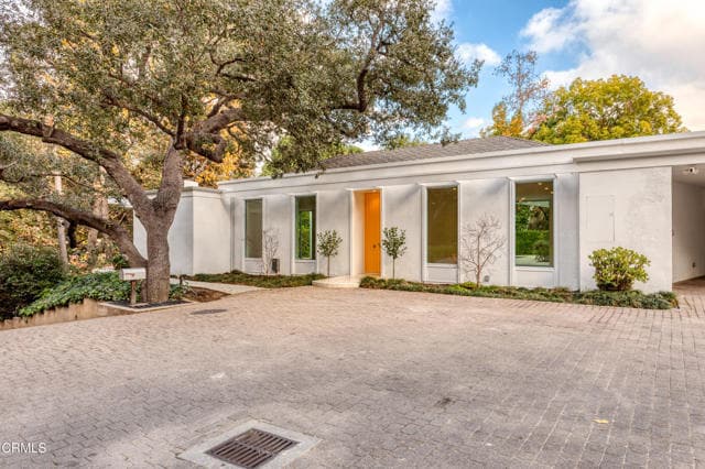 Photo - 800 Canon Dr