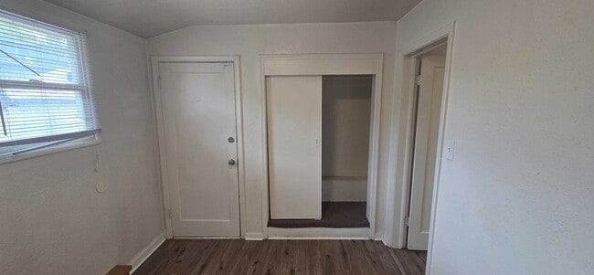 Photo - 225 E Kensington Ave