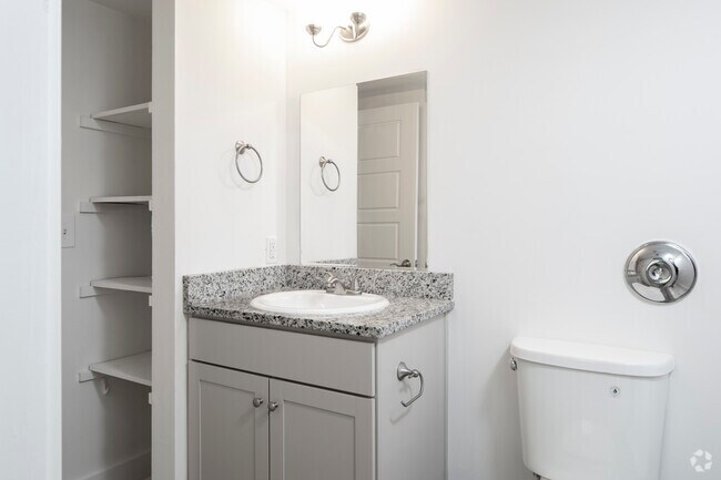 2 BR, 1 BA 800 SF (Renovated)