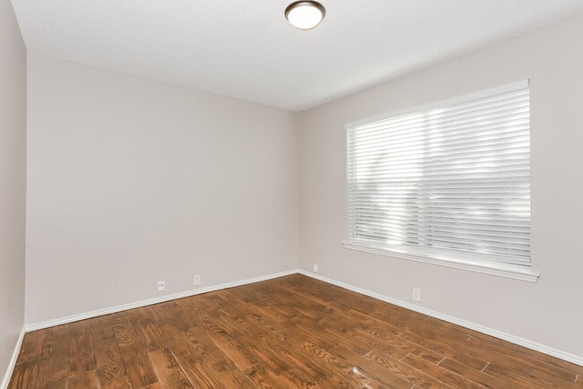 Photo - 100 Walnut Dr