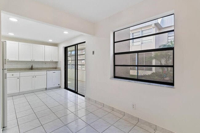 Photo - 115 Capri B Unit 115