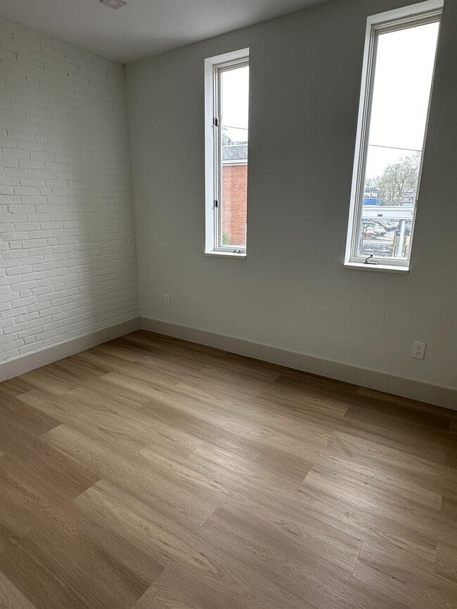 215 Main St Unit 207