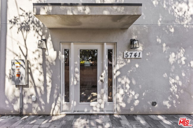 Photo - 5741 Simpson Ave