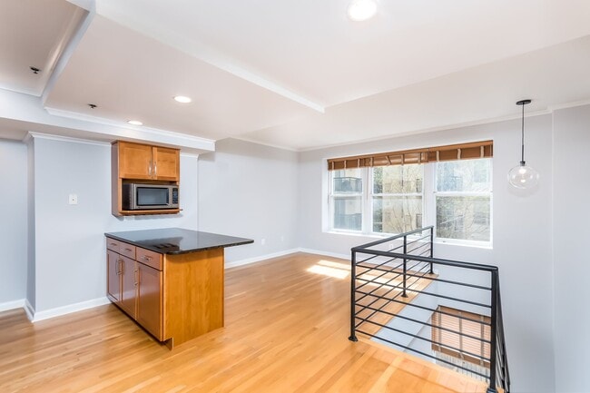 Building Photo - 1437 Rhode Island Ave NW Unit 107