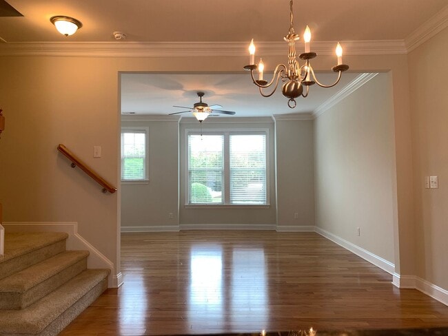 Photo - PRIME LOCATION, 3 Bedrooms Suites Apex TH ...
