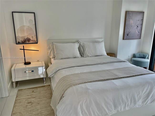 Photo - 121 NE 34th St Unidad 901