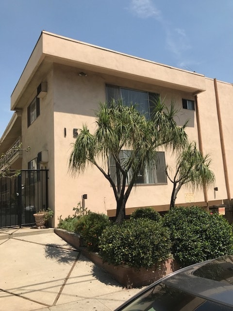 1544 N Fuller Ave Unit 2