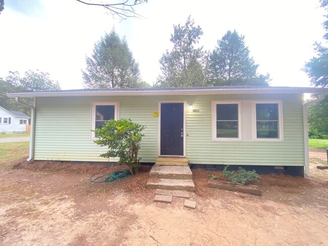 Building Photo - 3bd/1ba House Renovated In 2021 near Hwy 2...