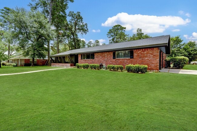 Photo - 1703 N Roberson St