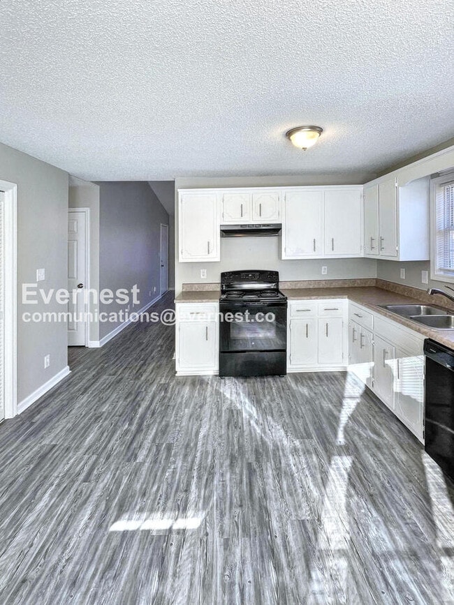 Photo - 320 Donna Dr