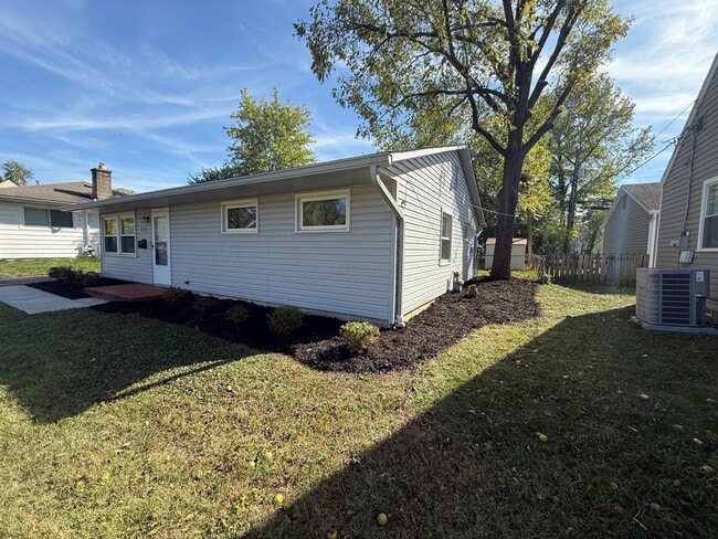 Building Photo - 2557 Bristol Rd