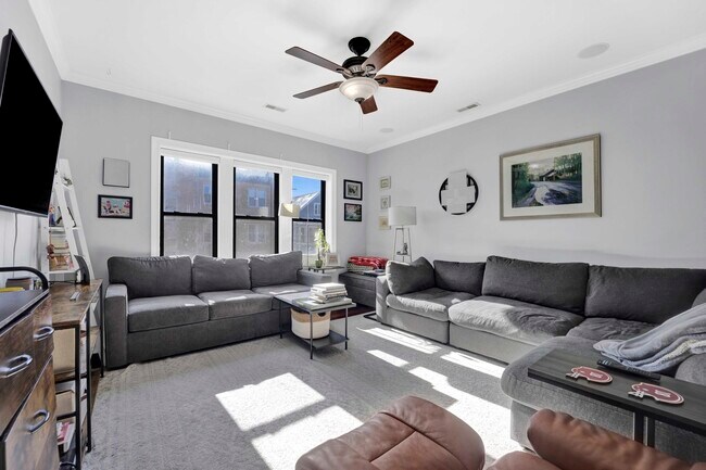 Photo - 1608 W Byron St Unit 2E