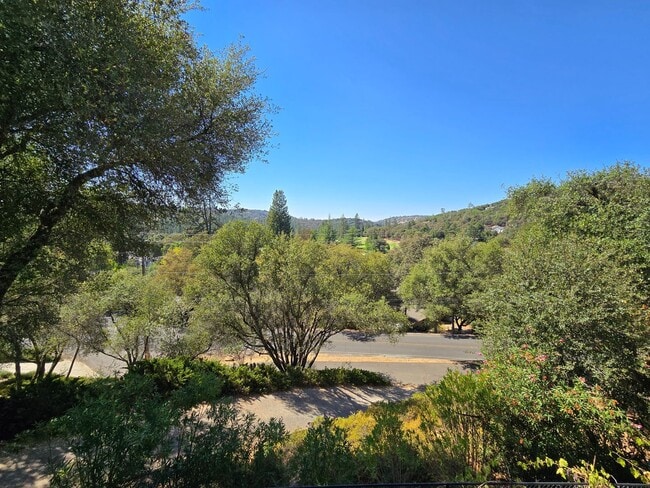 Welcome to this charming 2-bedroom, 1 1/2-... - Welcome to this charming 2-bedroom, 1 1/2-... House