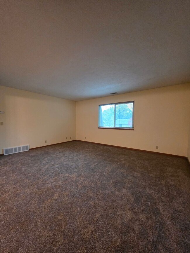 Building Photo - Lamplighter 1 Unit 301