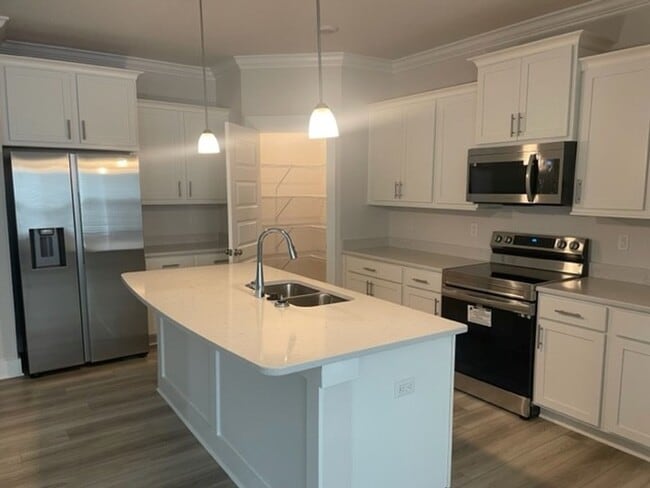 Photo - 1718 Grouse St