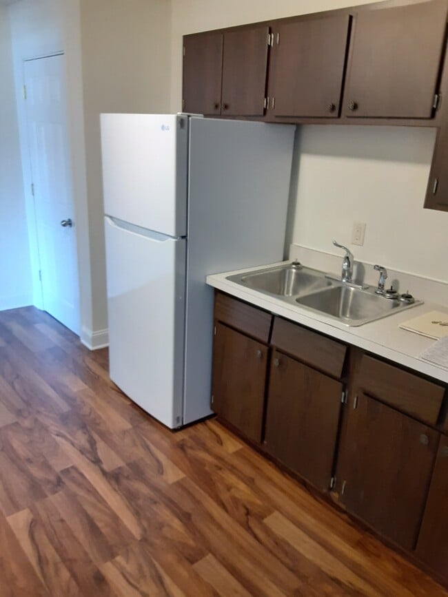 Building Photo - 223 Discher St Rental