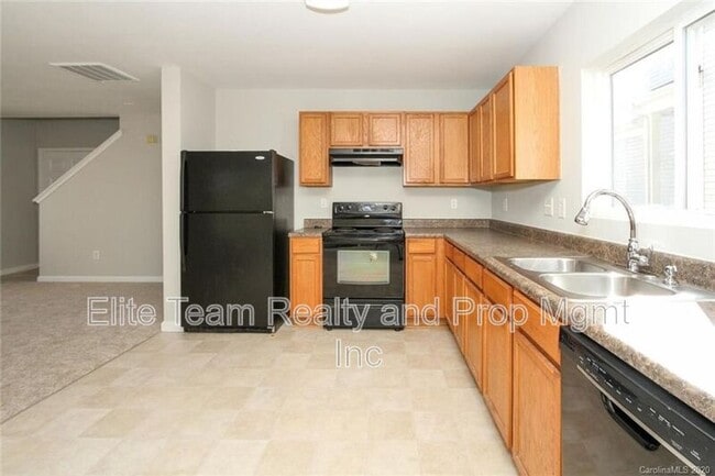 Photo - 10816 Carstairs St