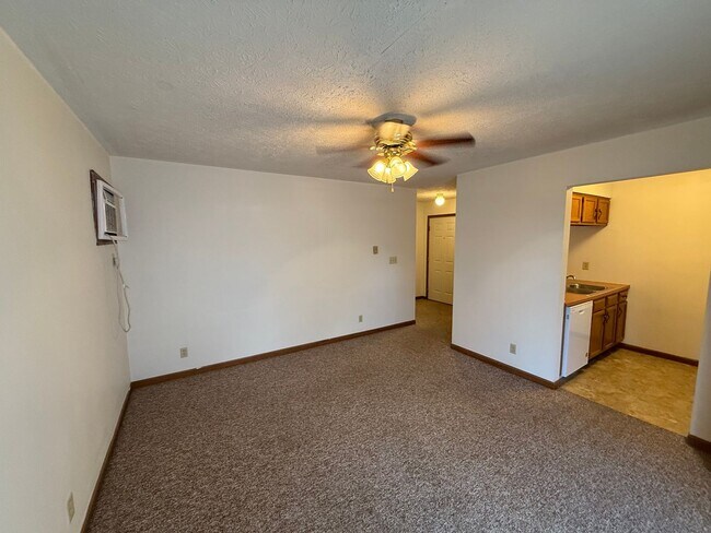 Leslie Manor Apartments