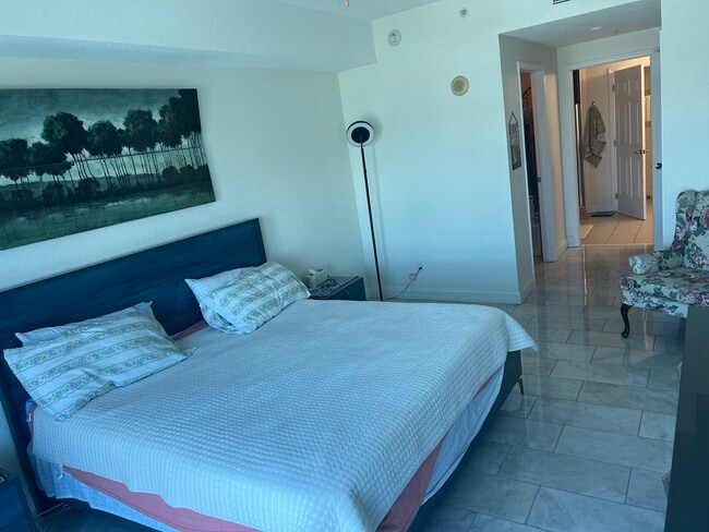 Building Photo - 2 Oceans West Blvd Unit #1609